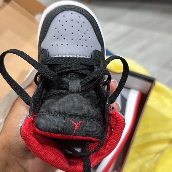 Black/cement grey fire red jordans - Picture 4 of 6